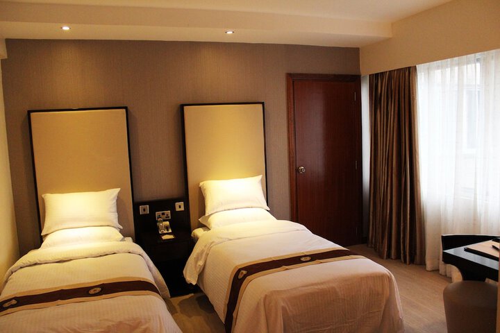 Room 51 of 102