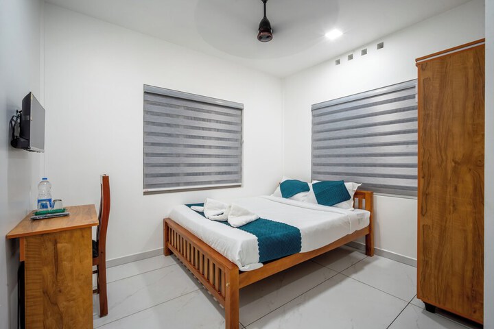 Room 9 of 16