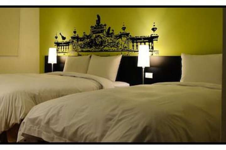 Room 6 of 20