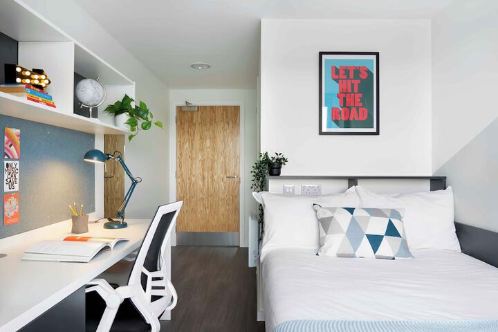Room 6 of 15
