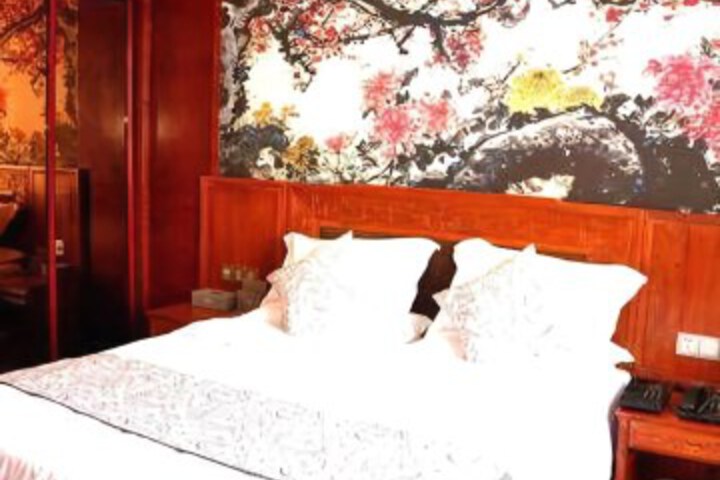 Room 6 of 15