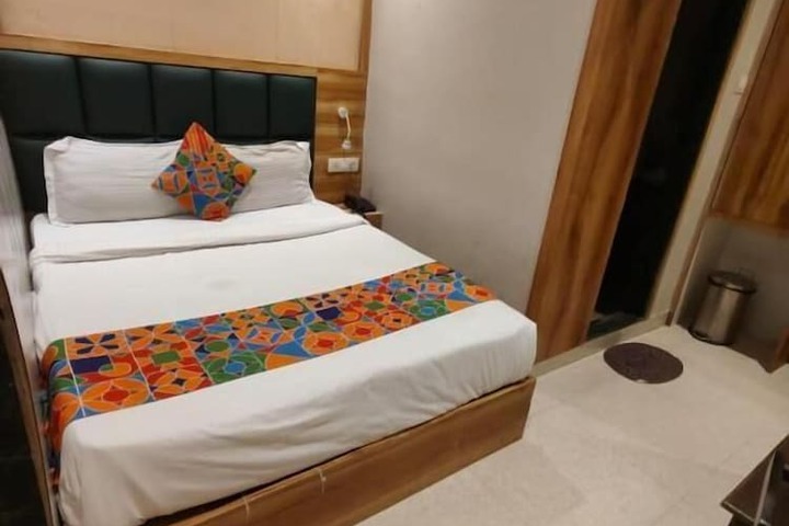 Room 5 of 11