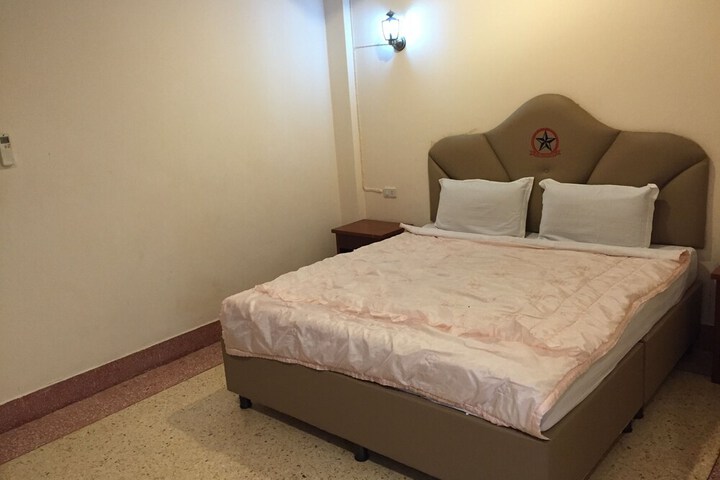 Room 6 of 52