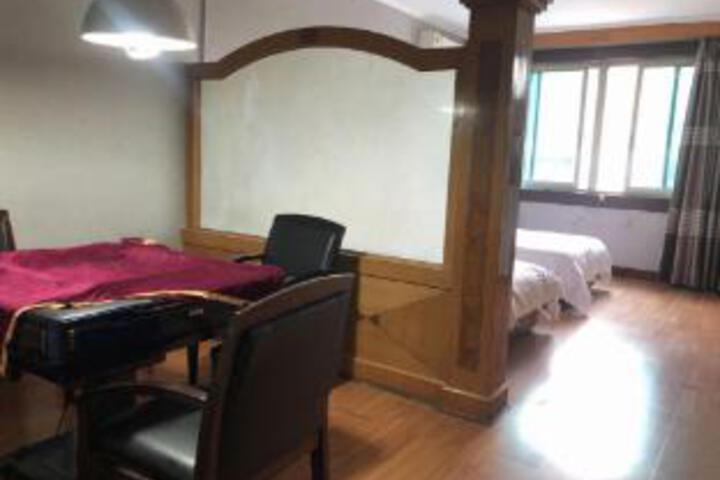 Room 4 of 6