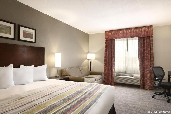 1 King Bed (6 of 10)