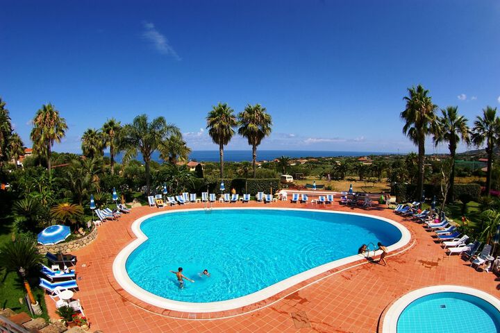 Hotel Pool