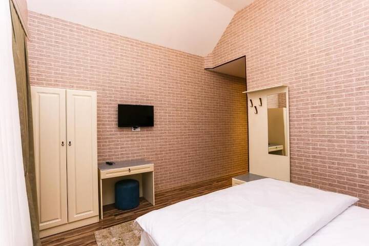 Room 2 of 20