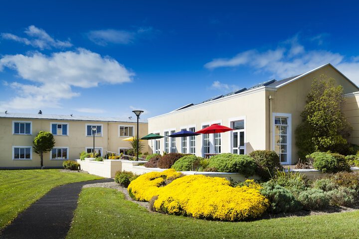 Hotel Exterior 56 of 61