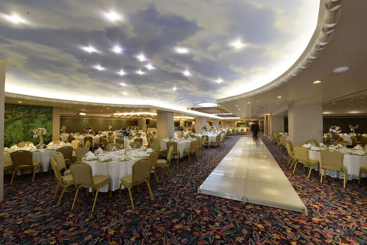 Ballroom/Hall 70 of 84