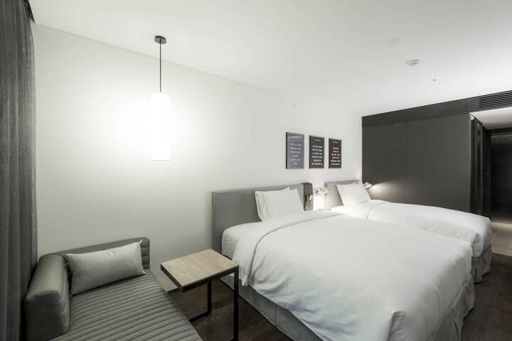 Room 6 of 78