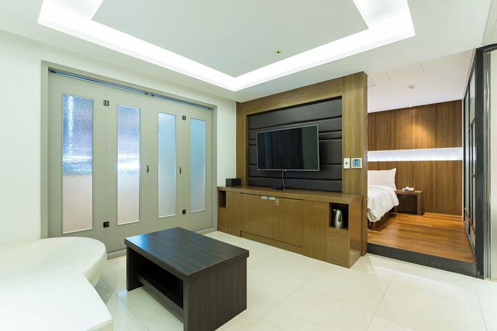 Room 36 of 84