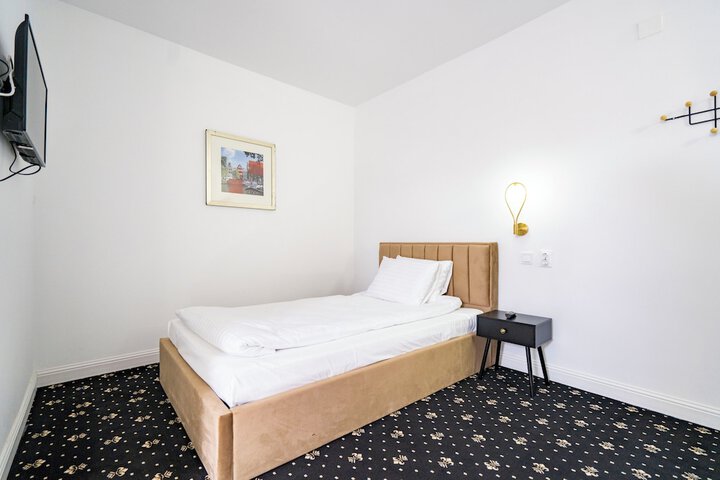 Room 6 of 40