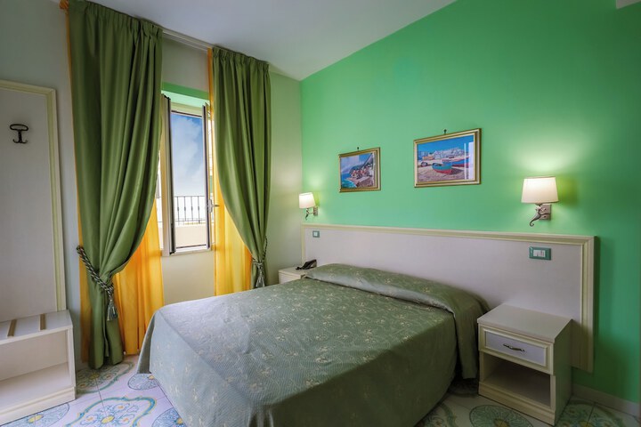 Room 6 of 45