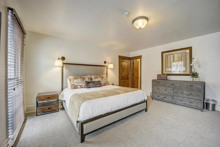 Image of Coopers Collection 33 - Resort Plaza 5012