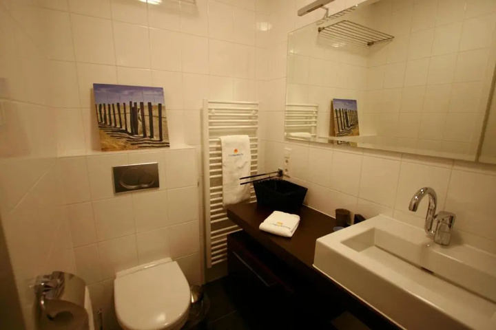 Room 8 of 20