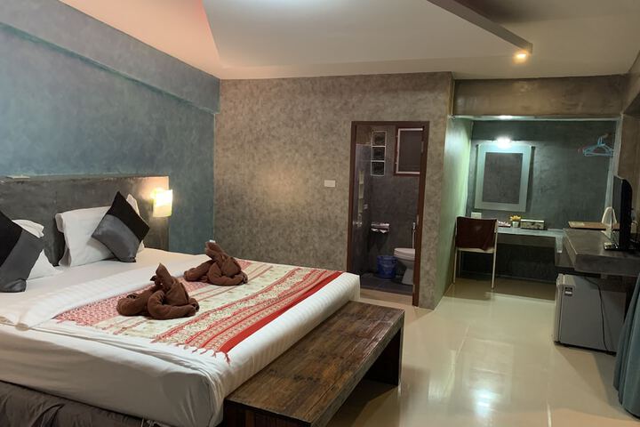 Room 28 of 60