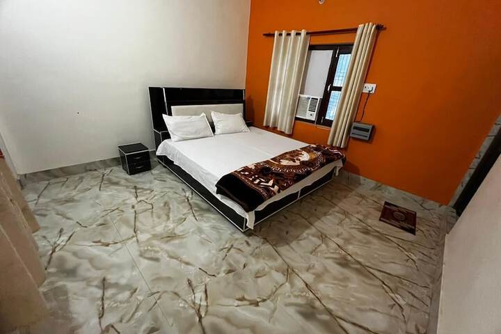 Room 3 of 11