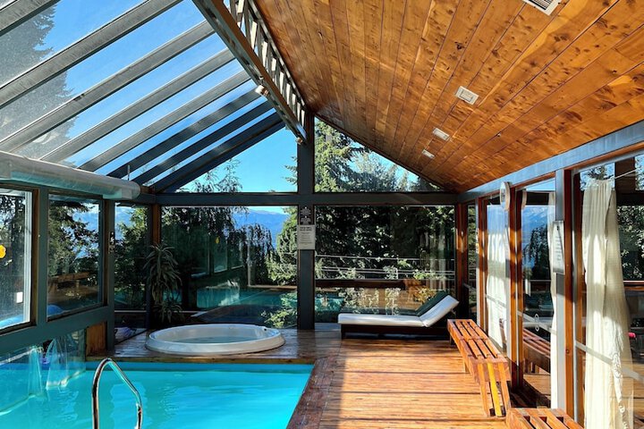 Pools & Facilities