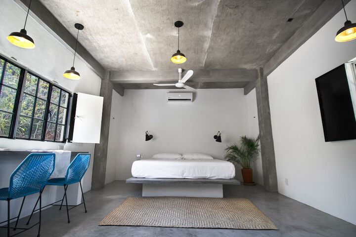 Room 8 of 125