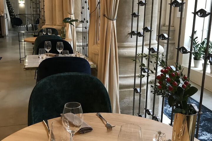 Dining 56 of 85