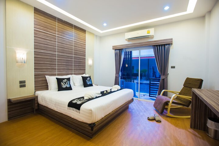 Room 12 of 83
