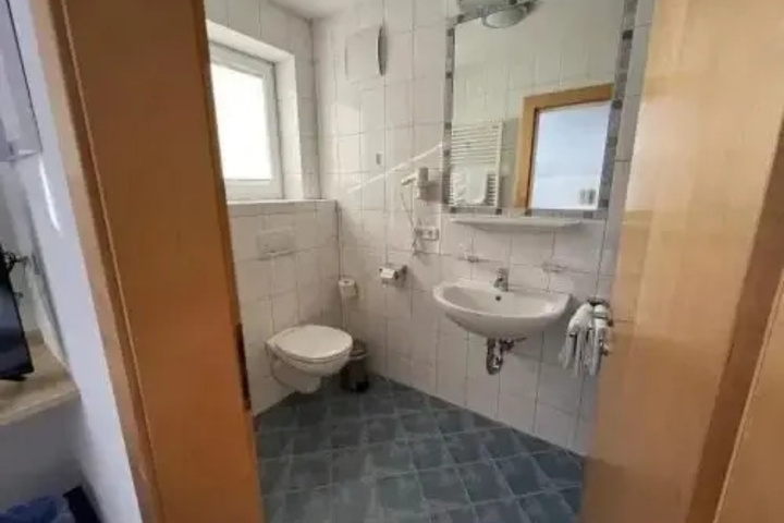 Room 9 of 15