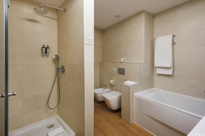 Room 30 of 126