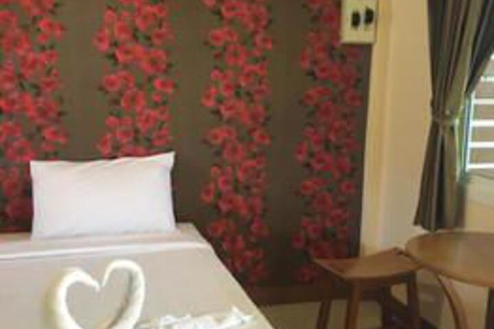 Room 6 of 17