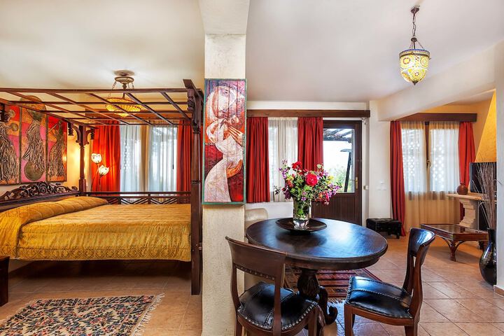 Room 106 of 182
