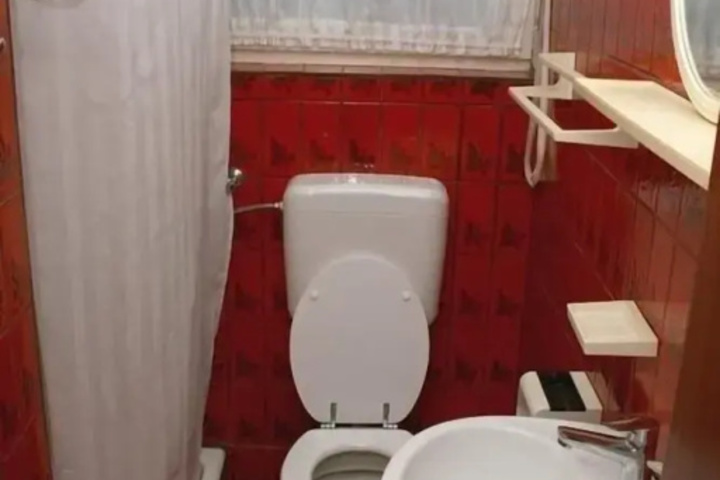Room 4 of 11