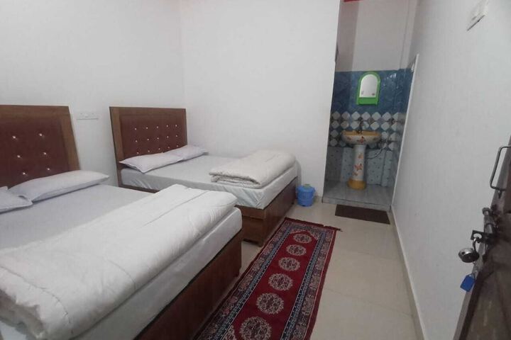 Room 4 of 30