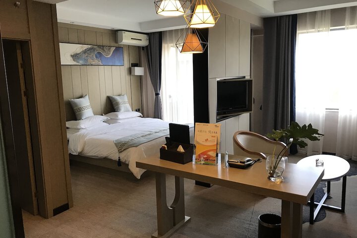 Room 4 of 10