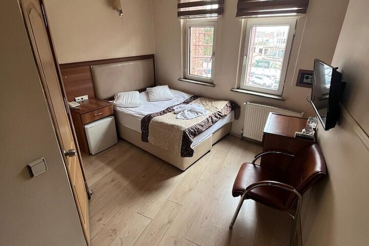 Room 9 of 27