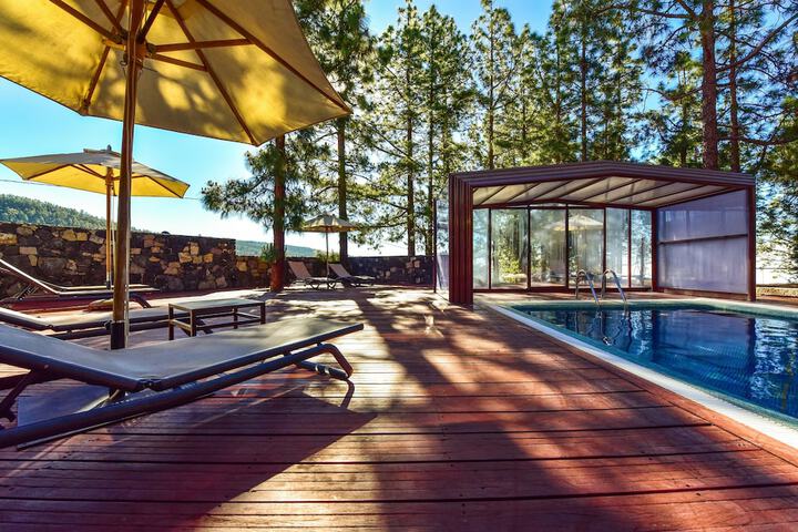 Hotel Pool