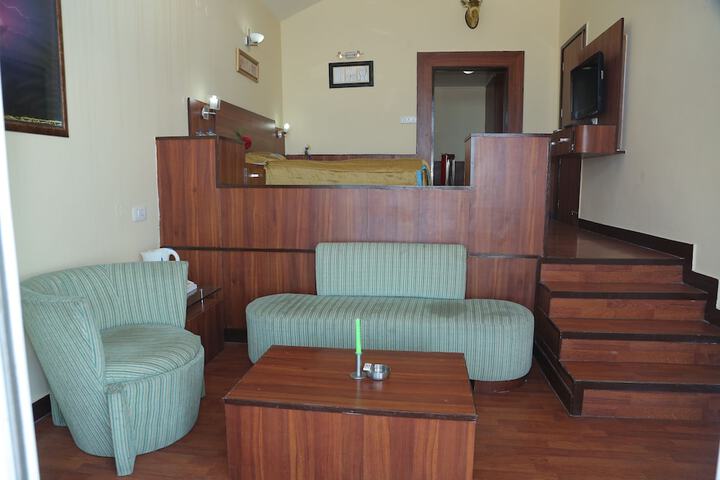 Room 6 of 102