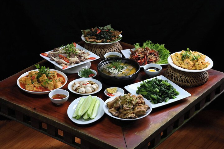 Dining 40 of 85