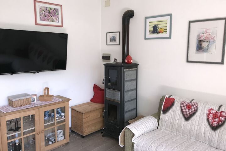 Room 6 of 12
