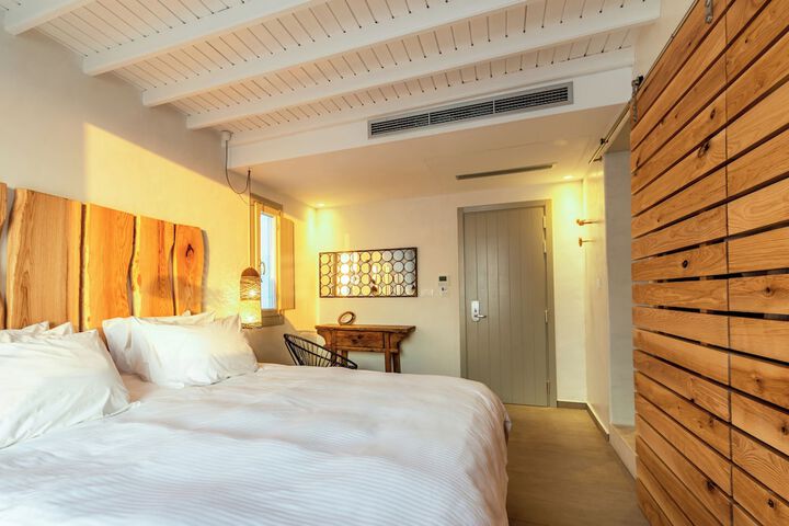 Room 34 of 186