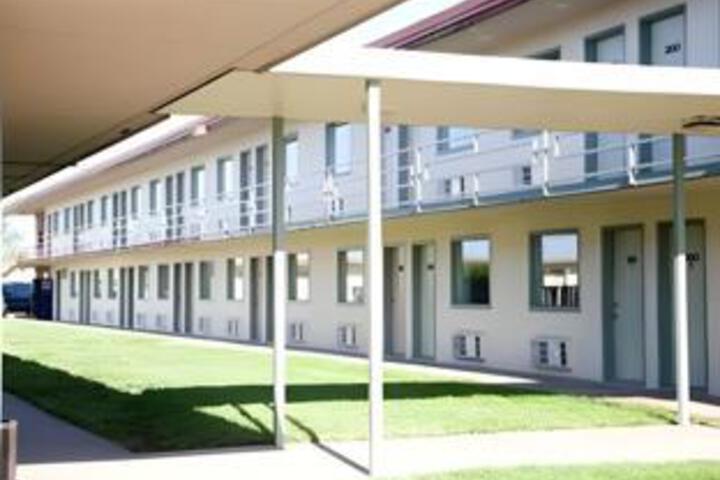 Travelerslodge Motel