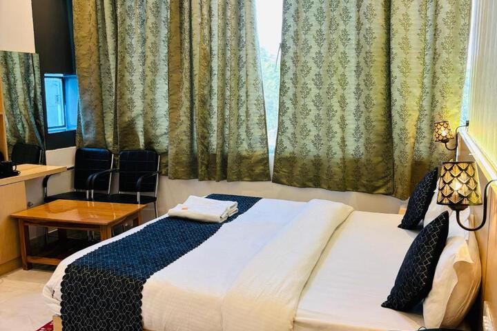 Hotel Ramay Palace 400 Meter from Ram Mandir Ayodhya