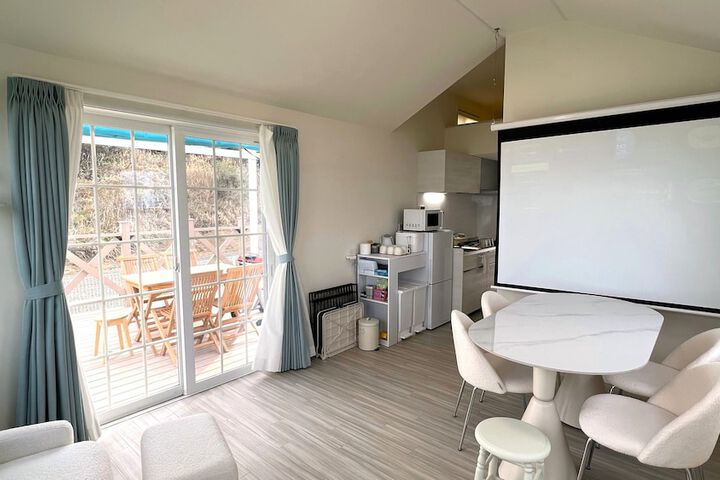 Room 4 of 61