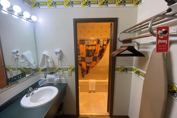 Room 72 of 106