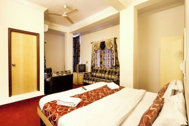 Room 9 of 24