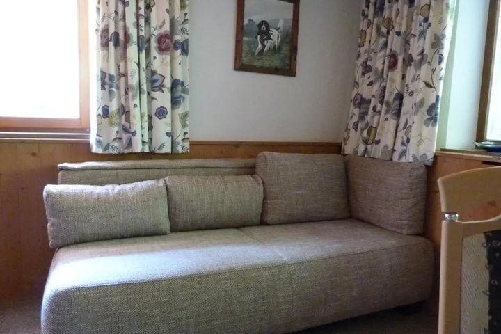 Room 4 of 13
