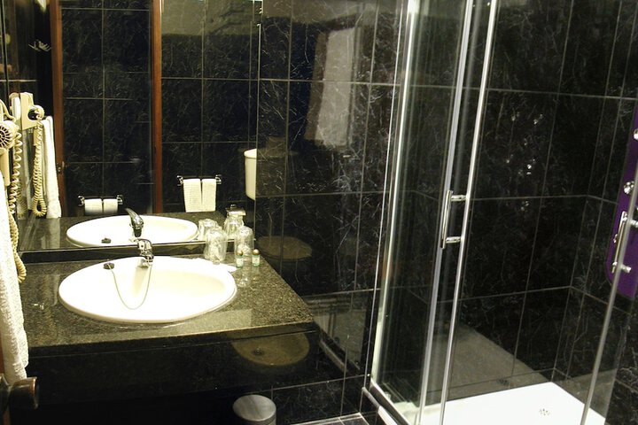 Room 40 of 83