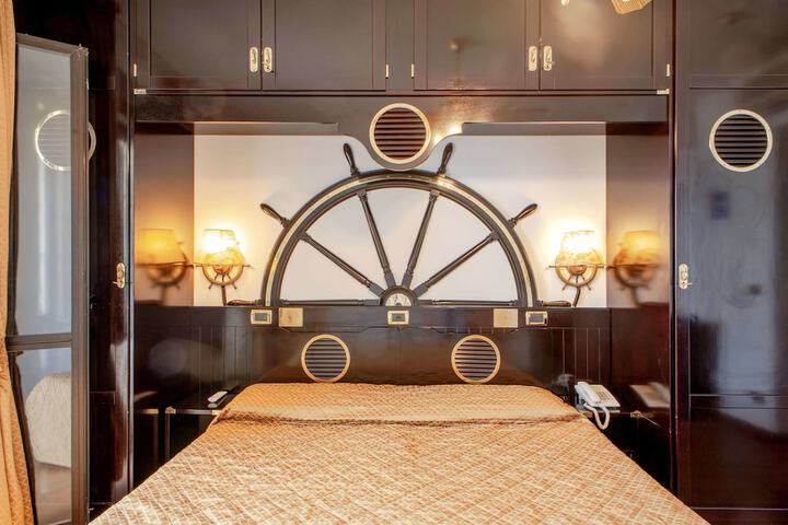 Room 4 of 30