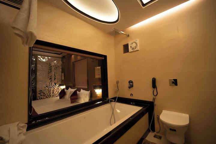 Room 21 of 31