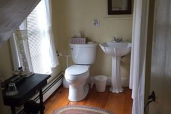 Room 6 of 33