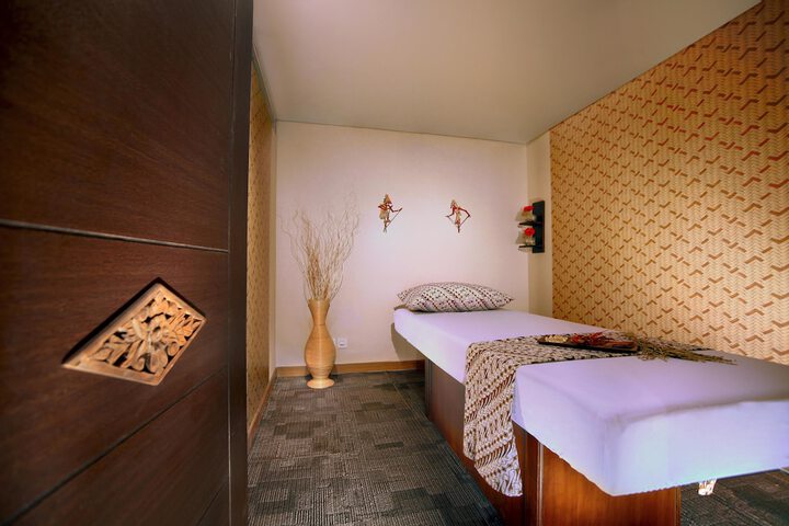 Room 27 of 69