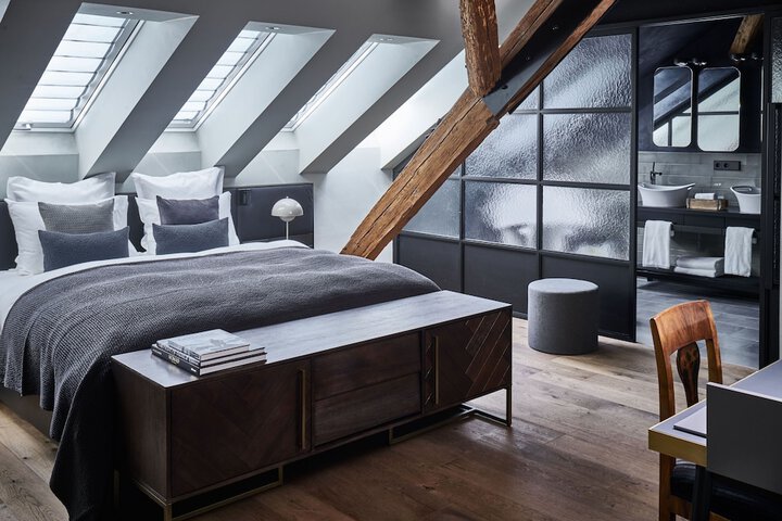 Room 17 of 54